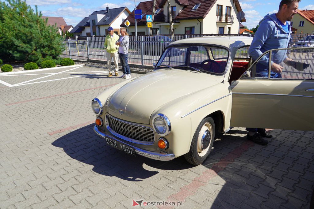 Oldtimer w Rzekuniu. Zlot fanów starej motoryzacji [05.09.2021] - zdjęcie #3 - eOstroleka.pl