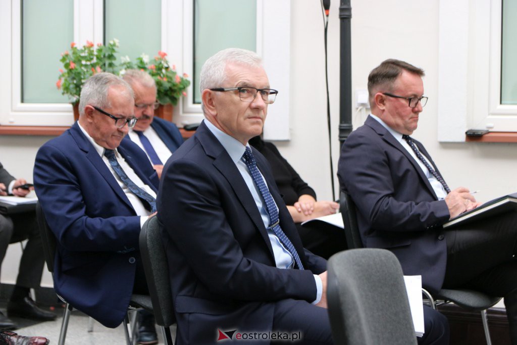 XXXVI sesja Rady Powiatu w Ostrołęce [08.09.2021] - zdjęcie #20 - eOstroleka.pl