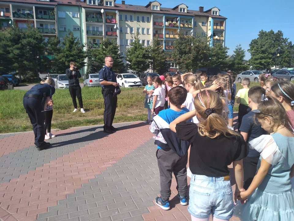 O bezpieczeństwie w drodze do szkoły i w domu z uczniami ostrołęckiej „dziesiątki” [08.09.2021] - zdjęcie #12 - eOstroleka.pl