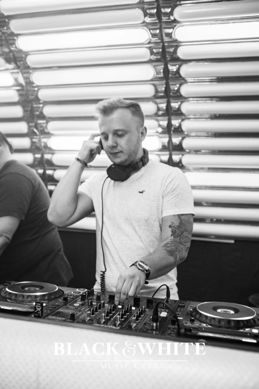 Miły Pan w Clubie Black&White [03.09.2021] - zdjęcie #11 - eOstroleka.pl