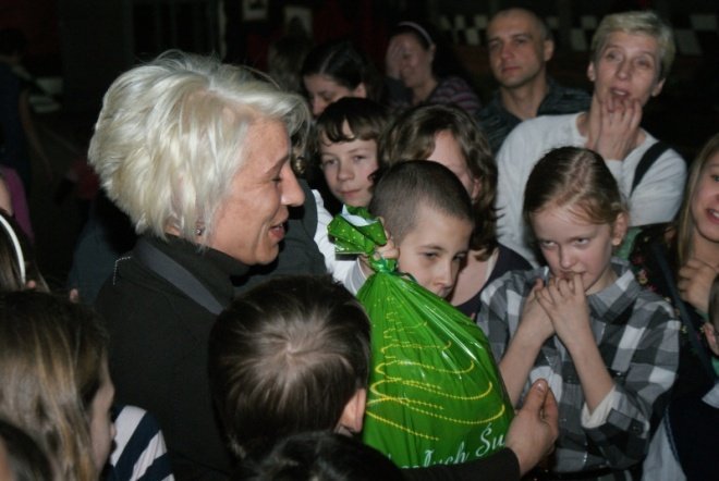 Bal choinkowy dla dzieci z osiedla Stacja i Centrum (09.01.2011) - zdjęcie #13 - eOstroleka.pl