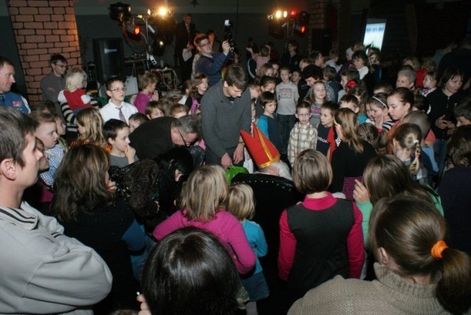 Bal choinkowy dla dzieci z osiedla Stacja i Centrum (09.01.2011) - zdjęcie #53 - eOstroleka.pl