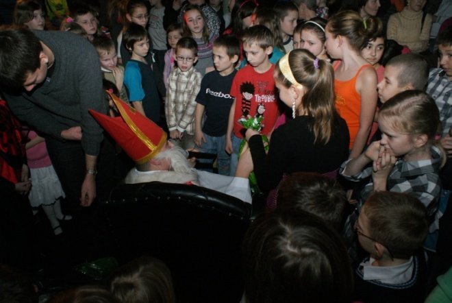 Bal choinkowy dla dzieci z osiedla Stacja i Centrum (09.01.2011) - zdjęcie #52 - eOstroleka.pl