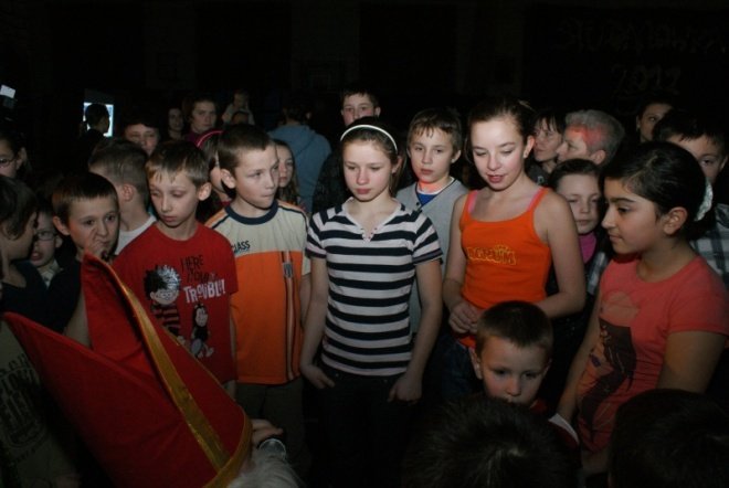 Bal choinkowy dla dzieci z osiedla Stacja i Centrum (09.01.2011) - zdjęcie #42 - eOstroleka.pl
