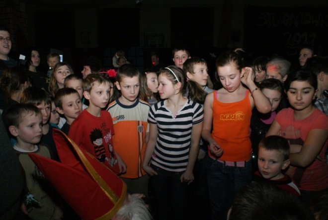 Bal choinkowy dla dzieci z osiedla Stacja i Centrum (09.01.2011) - zdjęcie #41 - eOstroleka.pl