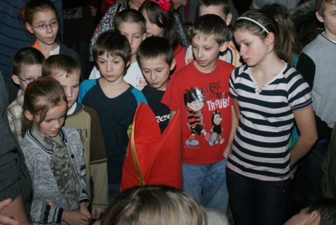 Bal choinkowy dla dzieci z osiedla Stacja i Centrum (09.01.2011) - zdjęcie #34 - eOstroleka.pl