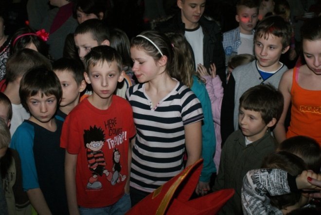 Bal choinkowy dla dzieci z osiedla Stacja i Centrum (09.01.2011) - zdjęcie #36 - eOstroleka.pl