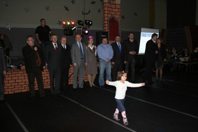 Bal choinkowy dla dzieci z osiedla Stacja i Centrum (09.01.2011) - zdjęcie #19 - eOstroleka.pl