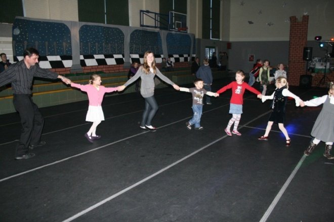 Bal choinkowy dla dzieci z osiedla Stacja i Centrum (09.01.2011) - zdjęcie #61 - eOstroleka.pl