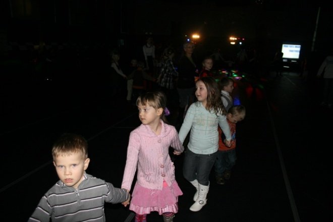 Bal choinkowy dla dzieci z osiedla Stacja i Centrum (09.01.2011) - zdjęcie #4 - eOstroleka.pl