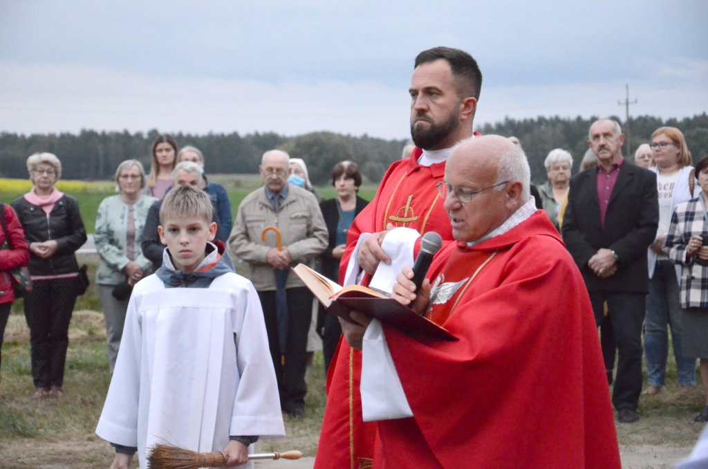 Krzyż Pandemiczny w Kadzidle oficjalnie wyświęcony [15.09.2021] - zdjęcie #15 - eOstroleka.pl