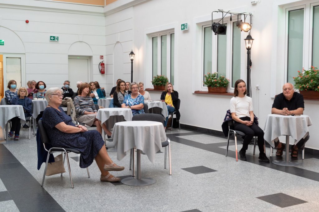 Spotkanie autorskie z Marią Trzaskowską w ostrołęckim muzeum [14.09.2021] - zdjęcie #2 - eOstroleka.pl