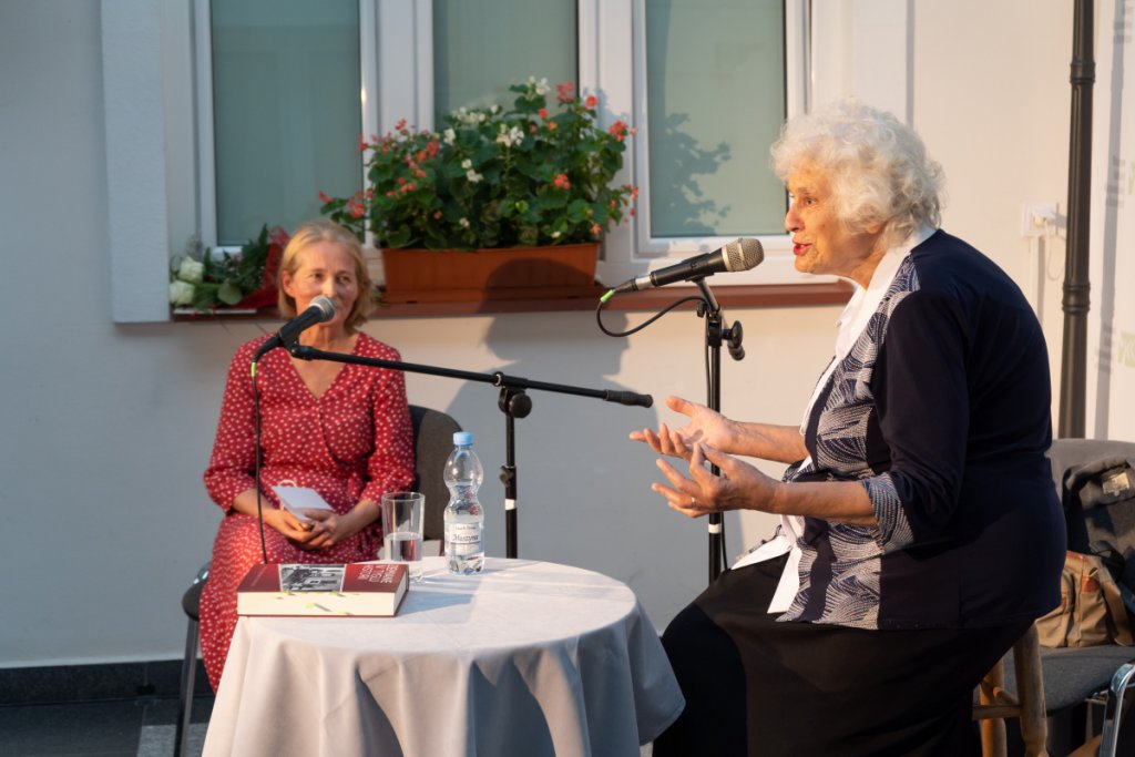 Spotkanie autorskie z Marią Trzaskowską w ostrołęckim muzeum [14.09.2021] - zdjęcie #4 - eOstroleka.pl
