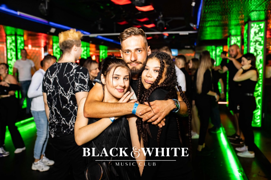 Czarne party w Clubie Black&White [11.09.2021] - zdjęcie #1 - eOstroleka.pl