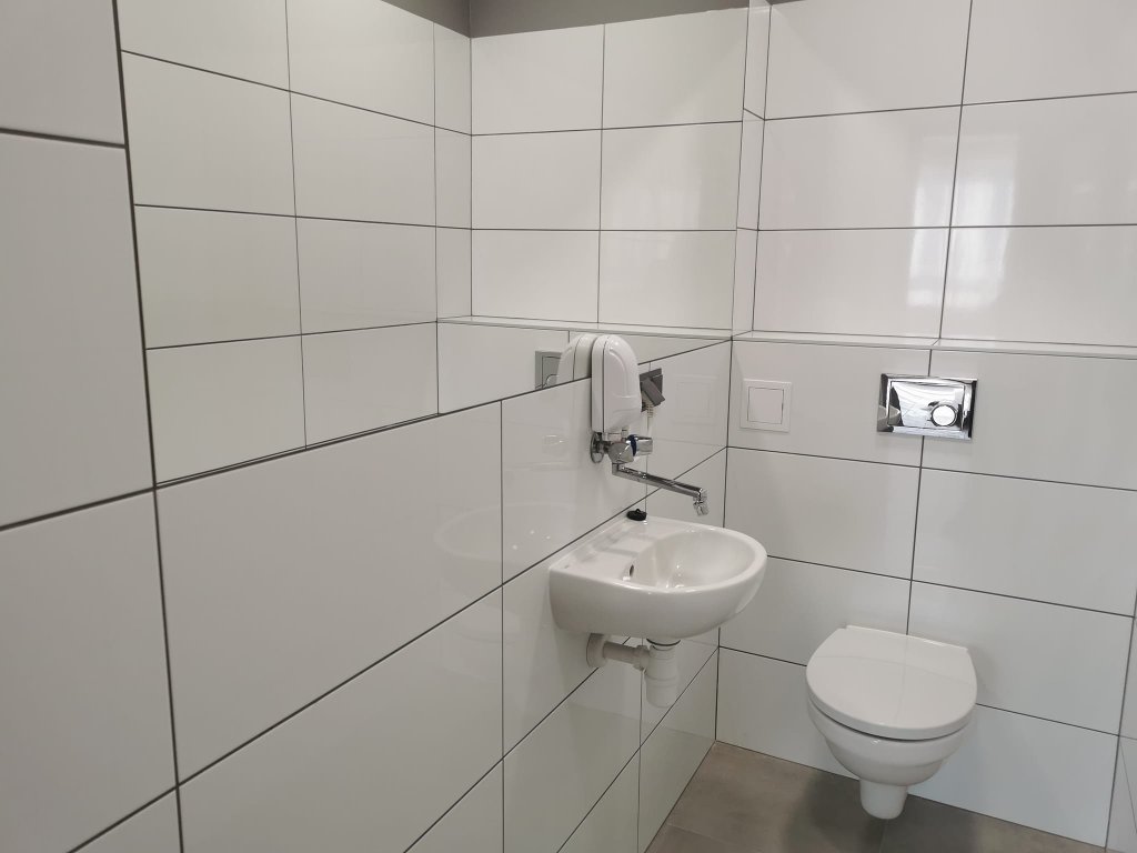 Toalety w budynku OSP w Dzbeninie przeszły gruntowny remont - zdjęcie #5 - eOstroleka.pl
