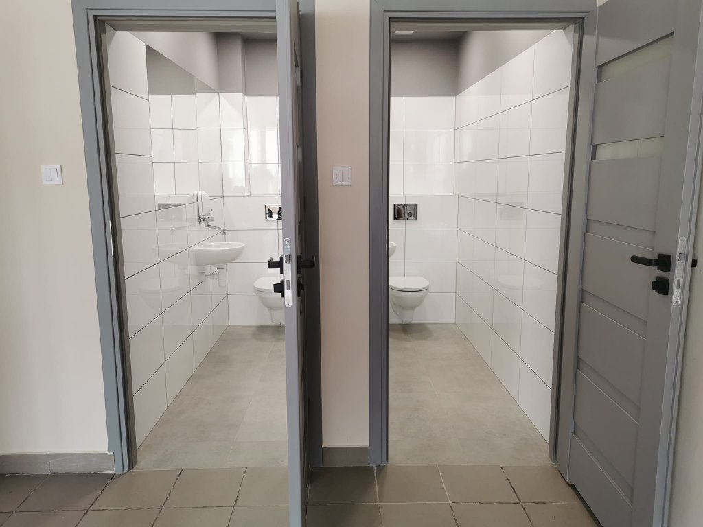 Toalety w budynku OSP w Dzbeninie przeszły gruntowny remont - zdjęcie #4 - eOstroleka.pl