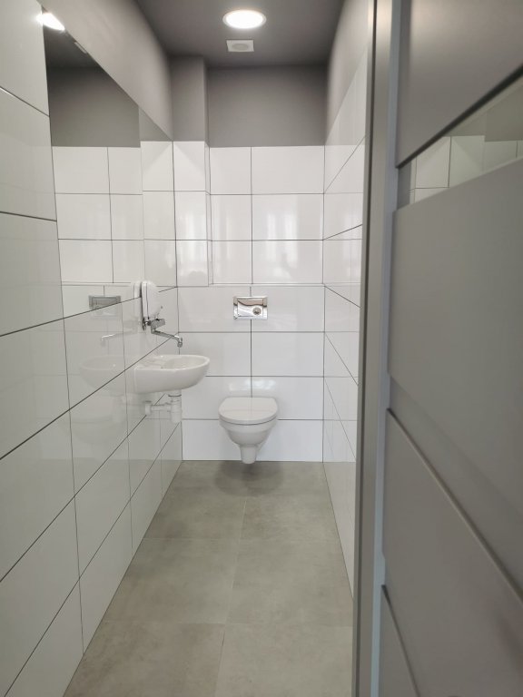 Toalety w budynku OSP w Dzbeninie przeszły gruntowny remont - zdjęcie #1 - eOstroleka.pl