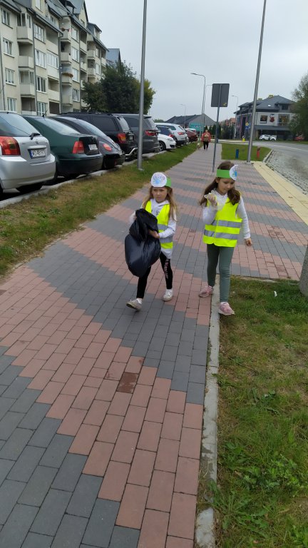 Przedszkolaki sprzątały Ostrołękę w ramach akcji „Myślę, więc nie śmiecę” [20.09.2021] - zdjęcie #36 - eOstroleka.pl