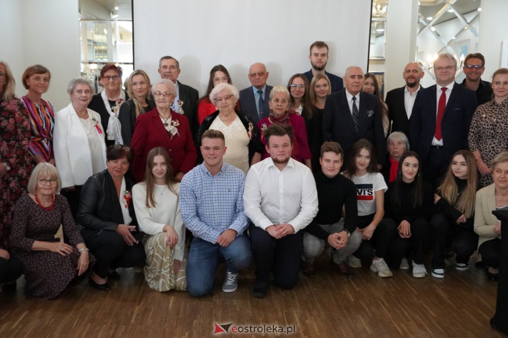 Posumowanie projektu Erasmus+ Zbudujmy mosty między pokoleniami realizowanego przez III LO - zdjęcie #37 - eOstroleka.pl