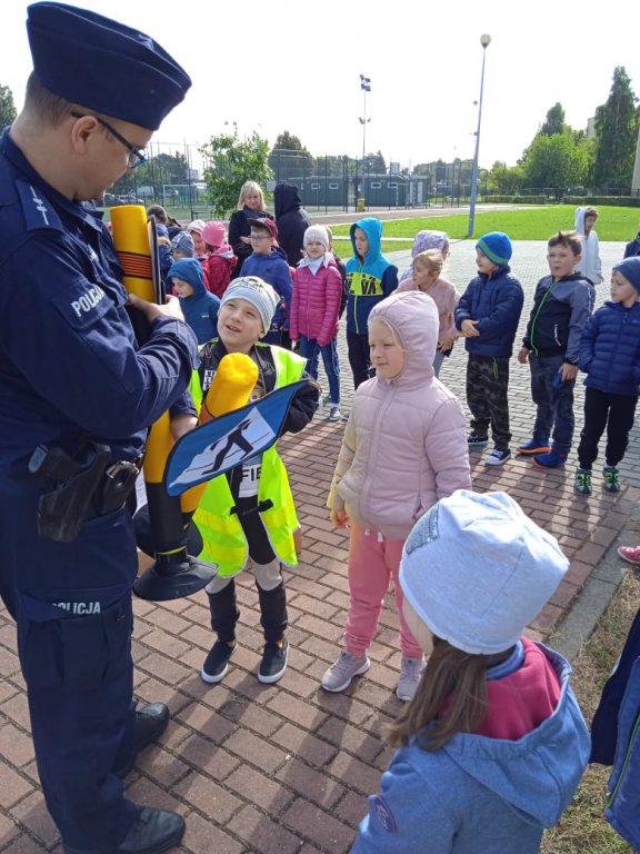 Bezpiecznie do szkoły. Spotkanie w Szkole Podstawowej Nr 2 - zdjęcie #8 - eOstroleka.pl