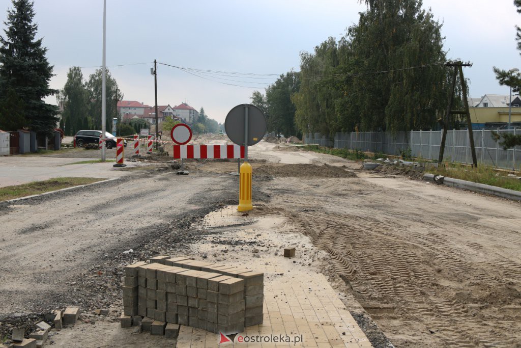 Tak powstaje nowe, duże rondo przy wjeździe do Ostrołęki [23.09.2021] - zdjęcie #1 - eOstroleka.pl
