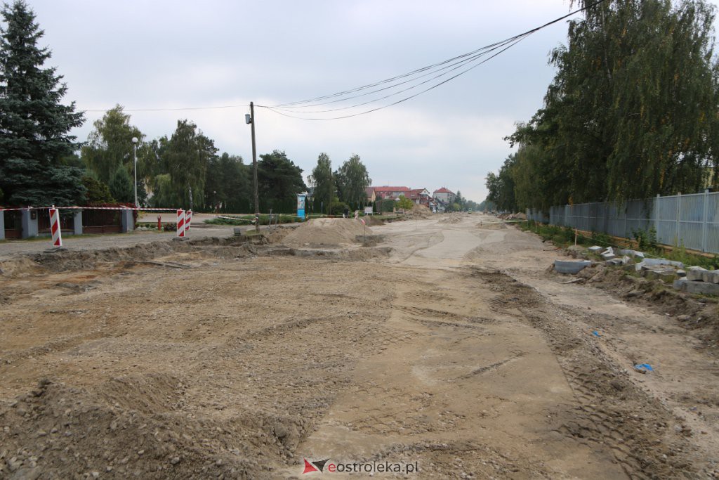 Tak powstaje nowe, duże rondo przy wjeździe do Ostrołęki [23.09.2021] - zdjęcie #8 - eOstroleka.pl