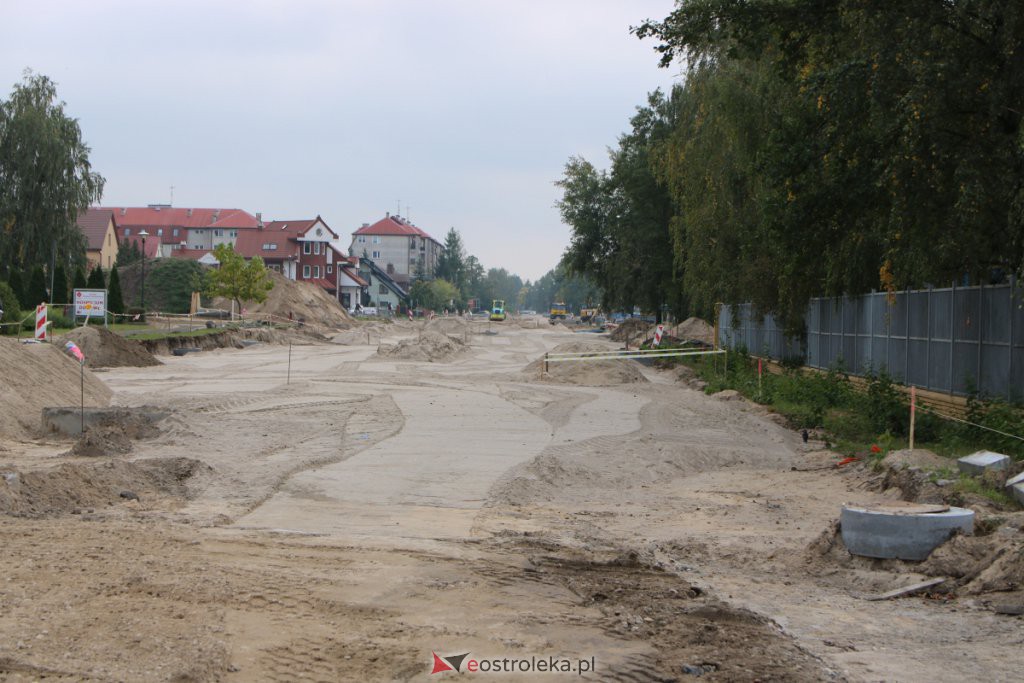 Tak powstaje nowe, duże rondo przy wjeździe do Ostrołęki [23.09.2021] - zdjęcie #9 - eOstroleka.pl
