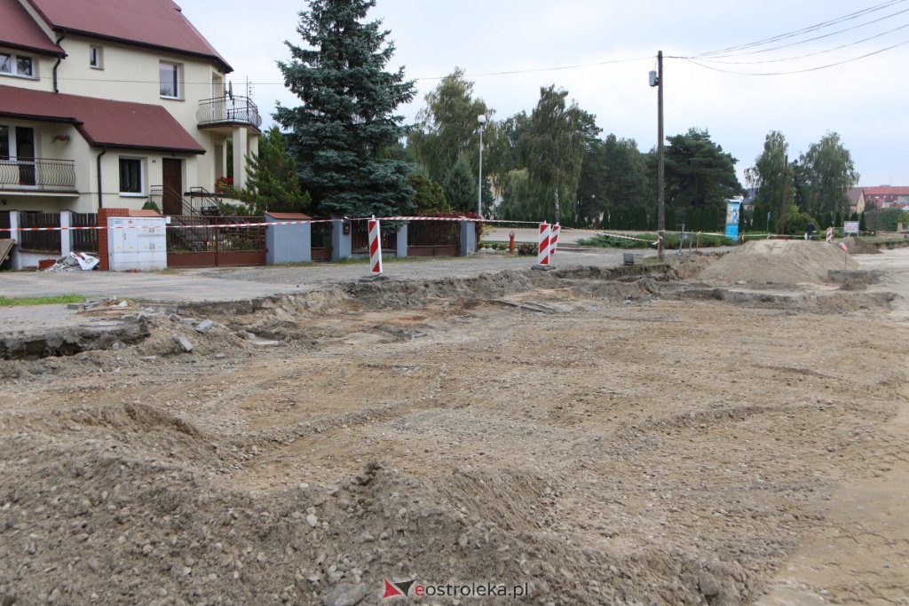 Tak powstaje nowe, duże rondo przy wjeździe do Ostrołęki [23.09.2021] - zdjęcie #10 - eOstroleka.pl