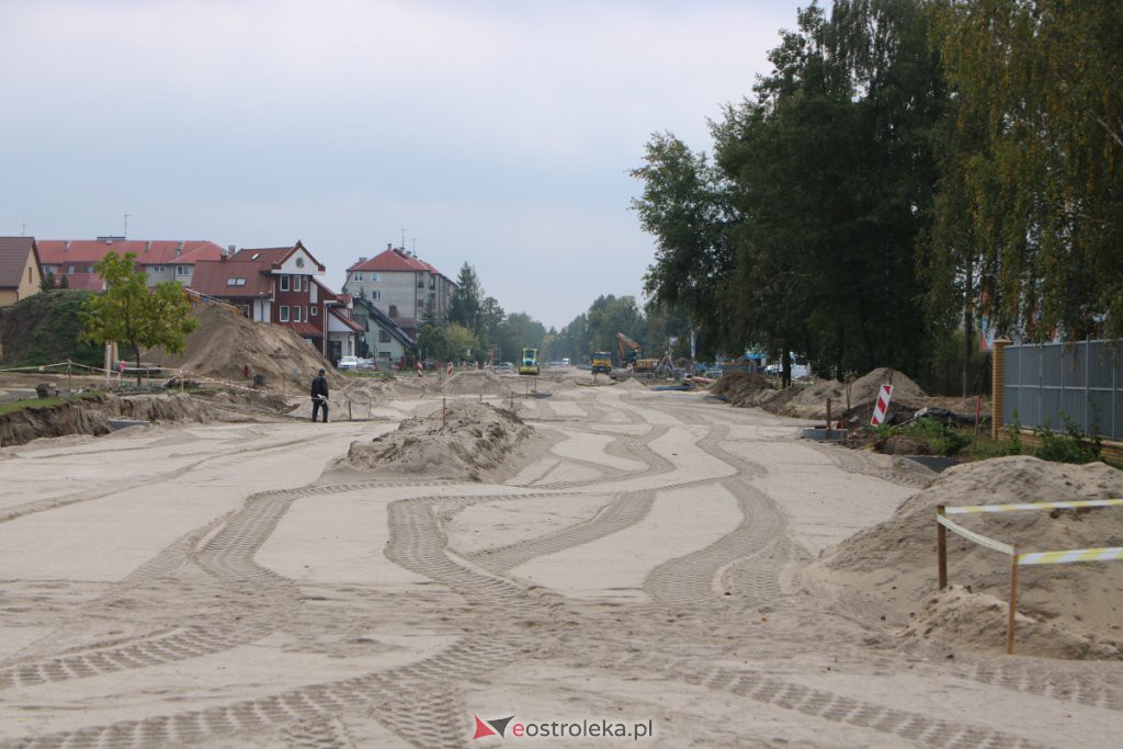 Tak powstaje nowe, duże rondo przy wjeździe do Ostrołęki [23.09.2021] - zdjęcie #14 - eOstroleka.pl