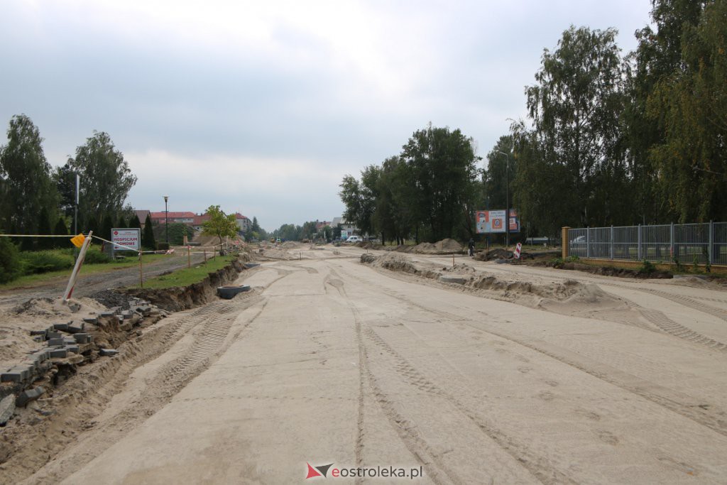 Tak powstaje nowe, duże rondo przy wjeździe do Ostrołęki [23.09.2021] - zdjęcie #17 - eOstroleka.pl
