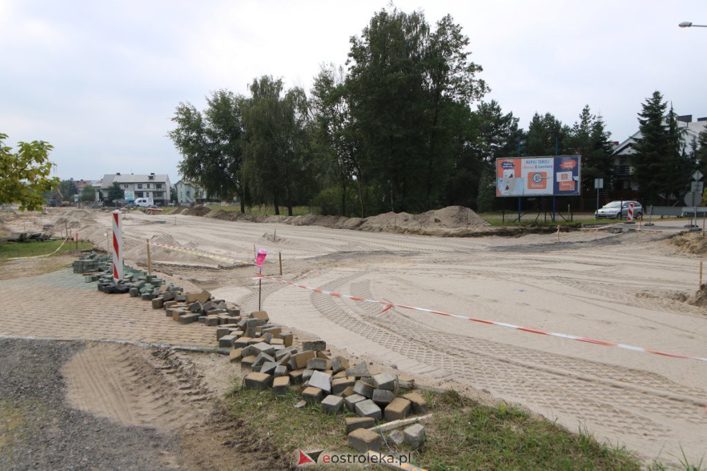 Tak powstaje nowe, duże rondo przy wjeździe do Ostrołęki [23.09.2021] - zdjęcie #20 - eOstroleka.pl