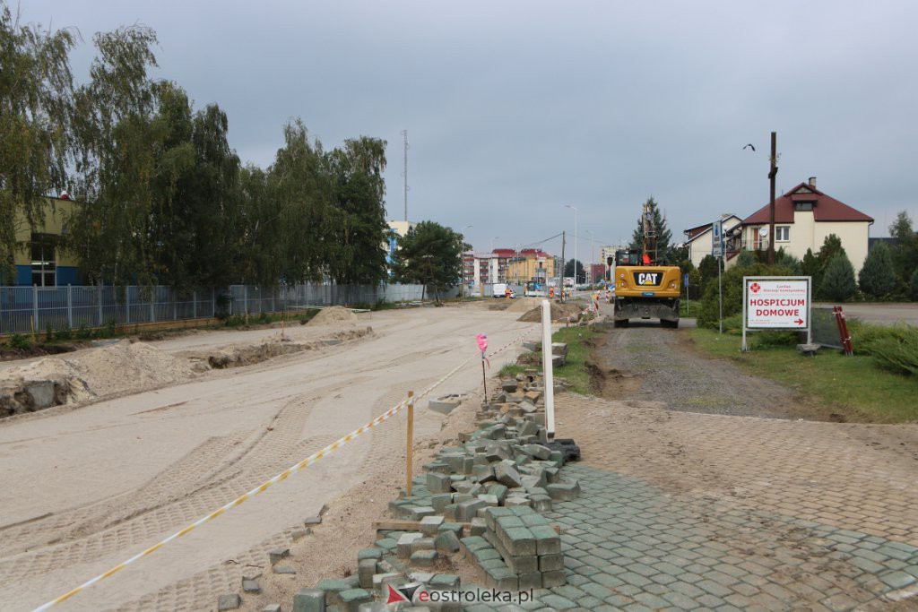 Tak powstaje nowe, duże rondo przy wjeździe do Ostrołęki [23.09.2021] - zdjęcie #26 - eOstroleka.pl
