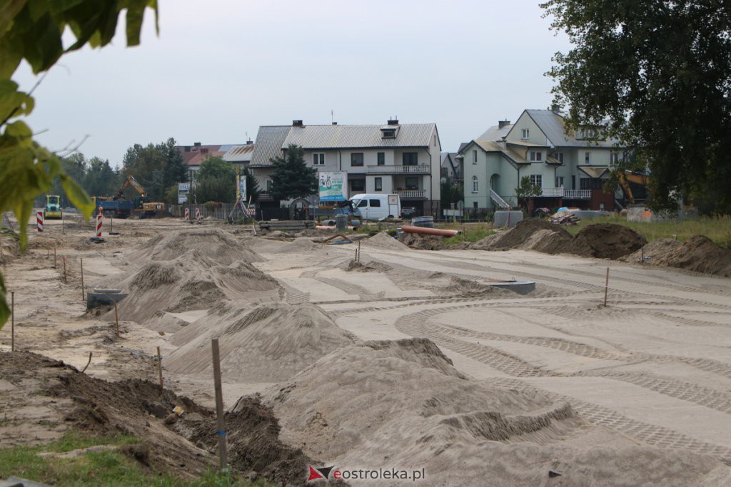 Tak powstaje nowe, duże rondo przy wjeździe do Ostrołęki [23.09.2021] - zdjęcie #27 - eOstroleka.pl