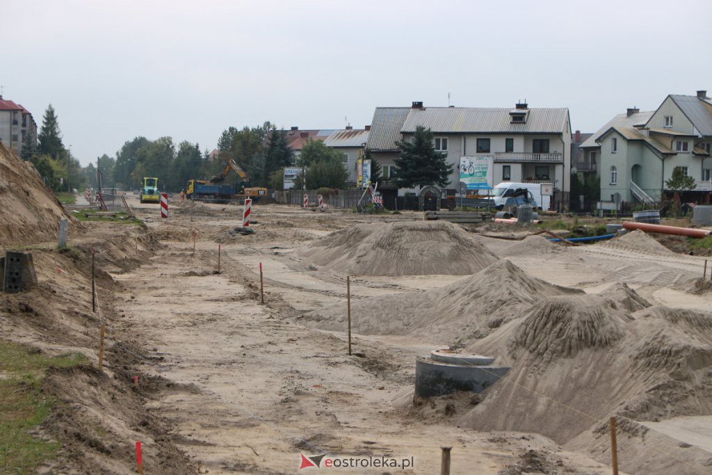 Tak powstaje nowe, duże rondo przy wjeździe do Ostrołęki [23.09.2021] - zdjęcie #29 - eOstroleka.pl
