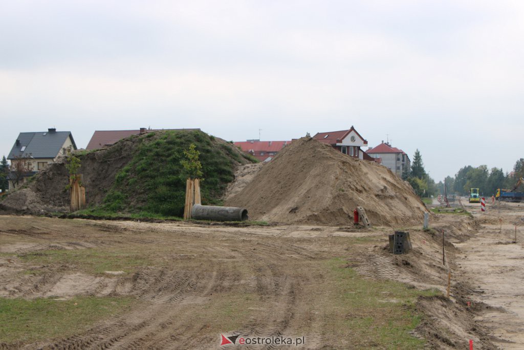 Tak powstaje nowe, duże rondo przy wjeździe do Ostrołęki [23.09.2021] - zdjęcie #31 - eOstroleka.pl