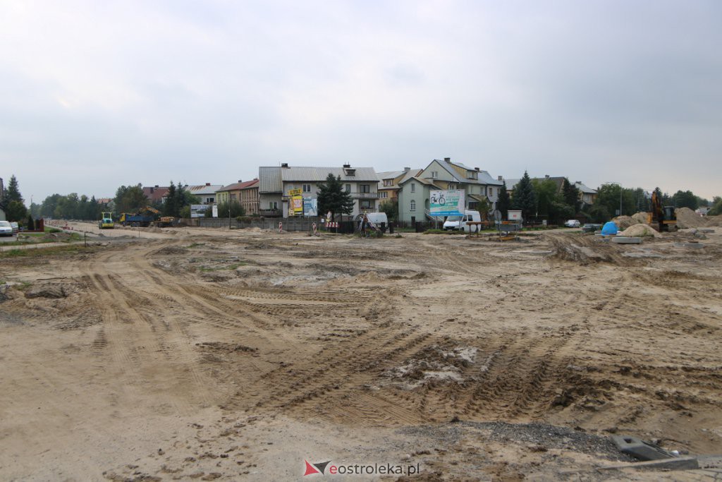 Tak powstaje nowe, duże rondo przy wjeździe do Ostrołęki [23.09.2021] - zdjęcie #37 - eOstroleka.pl