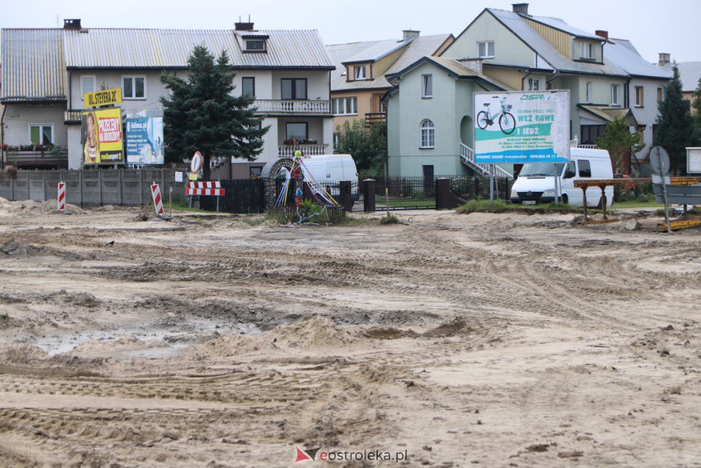 Tak powstaje nowe, duże rondo przy wjeździe do Ostrołęki [23.09.2021] - zdjęcie #39 - eOstroleka.pl