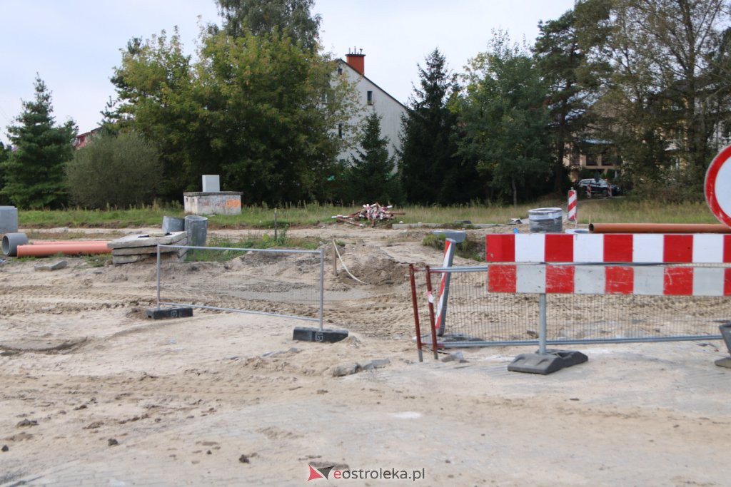 Tak powstaje nowe, duże rondo przy wjeździe do Ostrołęki [23.09.2021] - zdjęcie #34 - eOstroleka.pl