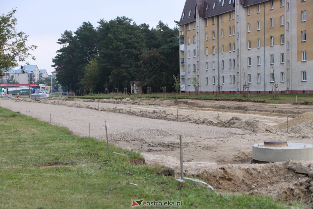 Tak powstaje nowe, duże rondo przy wjeździe do Ostrołęki [23.09.2021] - zdjęcie #32 - eOstroleka.pl