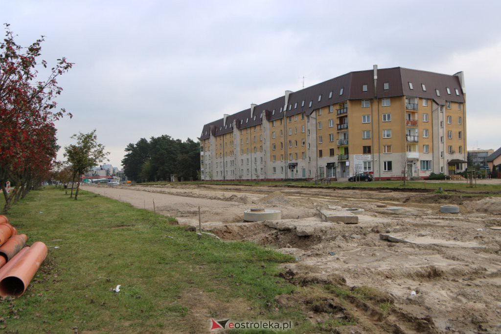 Tak powstaje nowe, duże rondo przy wjeździe do Ostrołęki [23.09.2021] - zdjęcie #30 - eOstroleka.pl