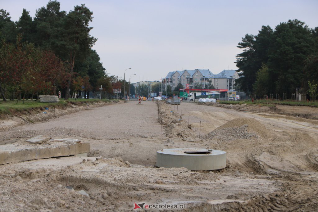 Tak powstaje nowe, duże rondo przy wjeździe do Ostrołęki [23.09.2021] - zdjęcie #26 - eOstroleka.pl