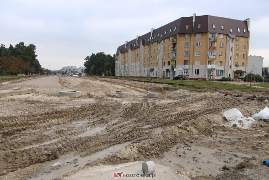 Tak powstaje nowe, duże rondo przy wjeździe do Ostrołęki [23.09.2021] - zdjęcie #24 - eOstroleka.pl