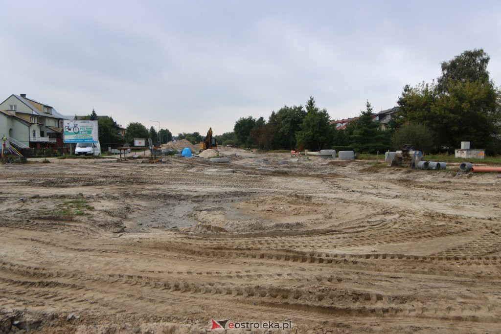 Tak powstaje nowe, duże rondo przy wjeździe do Ostrołęki [23.09.2021] - zdjęcie #22 - eOstroleka.pl