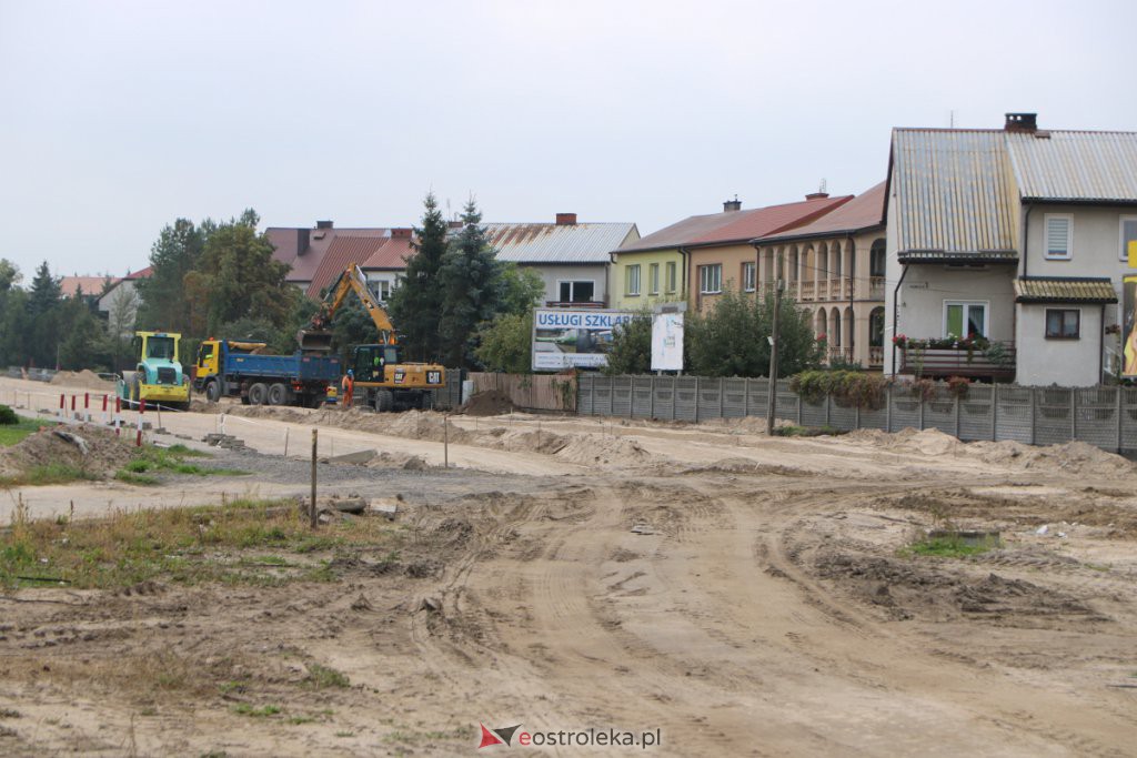 Tak powstaje nowe, duże rondo przy wjeździe do Ostrołęki [23.09.2021] - zdjęcie #18 - eOstroleka.pl