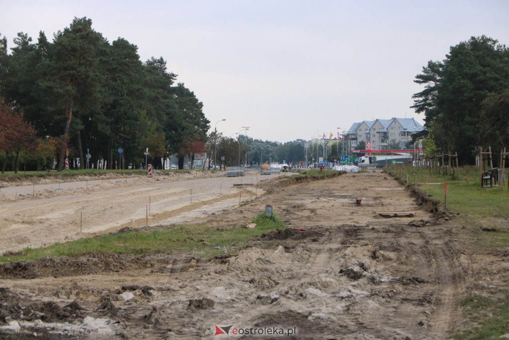 Tak powstaje nowe, duże rondo przy wjeździe do Ostrołęki [23.09.2021] - zdjęcie #12 - eOstroleka.pl