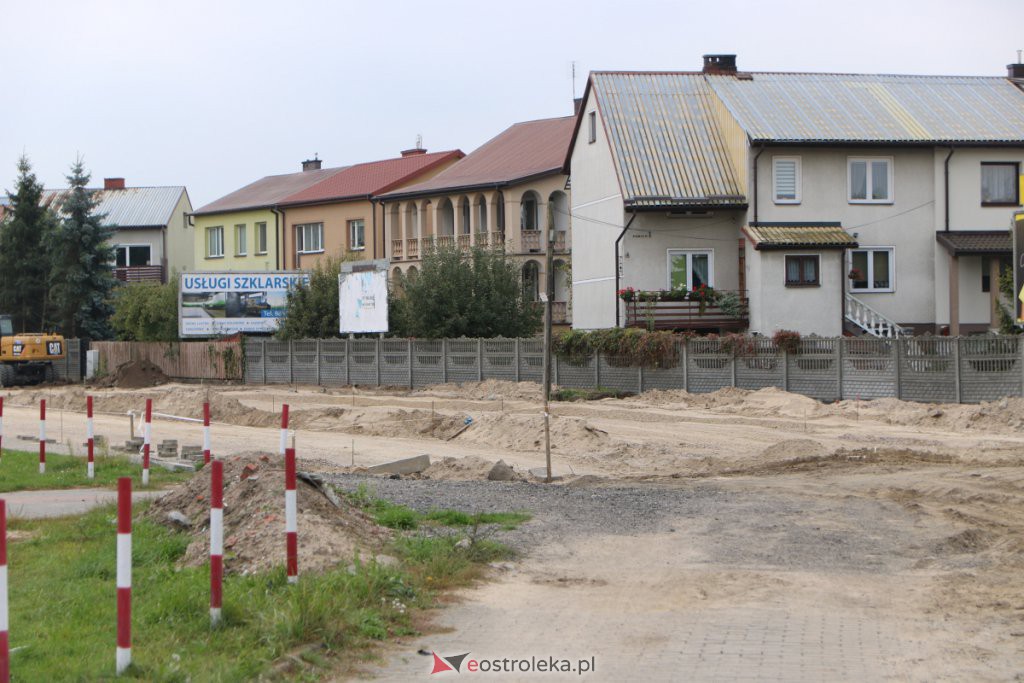 Tak powstaje nowe, duże rondo przy wjeździe do Ostrołęki [23.09.2021] - zdjęcie #32 - eOstroleka.pl