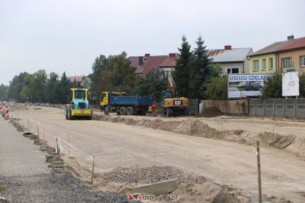 Tak powstaje nowe, duże rondo przy wjeździe do Ostrołęki [23.09.2021] - zdjęcie #34 - eOstroleka.pl