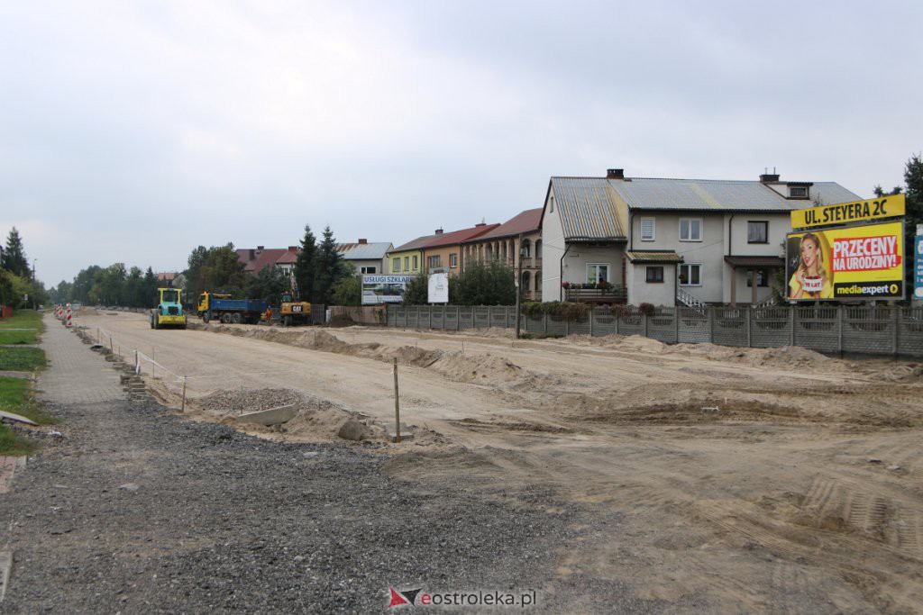 Tak powstaje nowe, duże rondo przy wjeździe do Ostrołęki [23.09.2021] - zdjęcie #36 - eOstroleka.pl