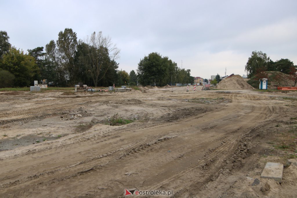 Tak powstaje nowe, duże rondo przy wjeździe do Ostrołęki [23.09.2021] - zdjęcie #38 - eOstroleka.pl