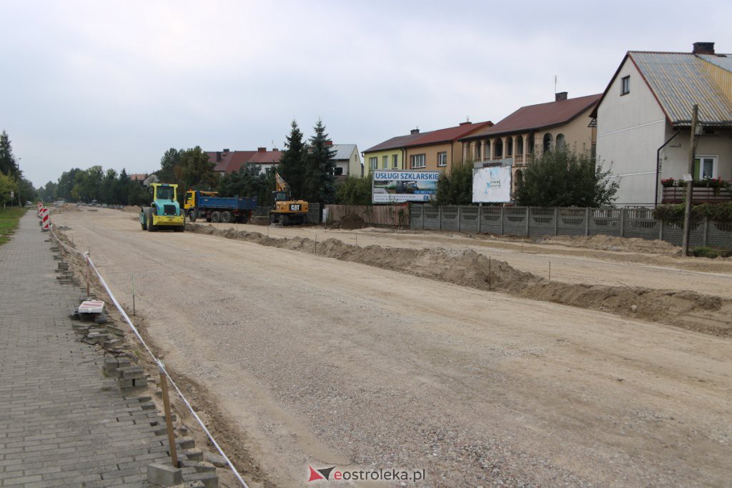 Tak powstaje nowe, duże rondo przy wjeździe do Ostrołęki [23.09.2021] - zdjęcie #37 - eOstroleka.pl